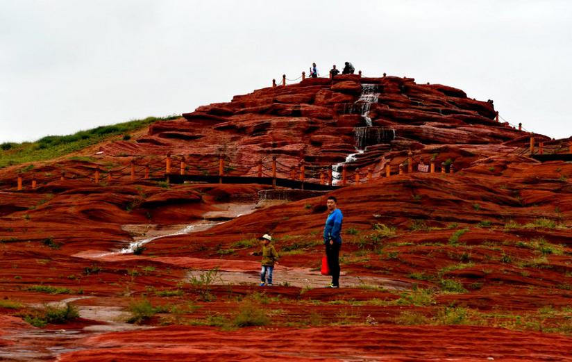 带着漂亮女友逛鄂尔多斯蒙古源流