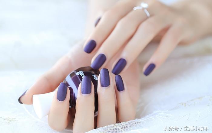指甲油气质,2023指甲油流行色渐变色