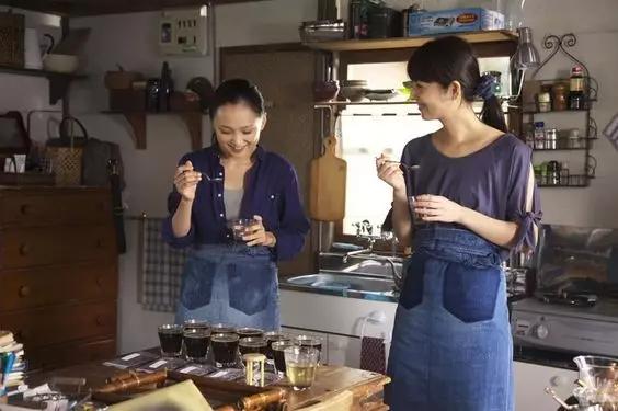 一口咖啡，一幕人生：细品经典电影里的「甘甜苦涩」