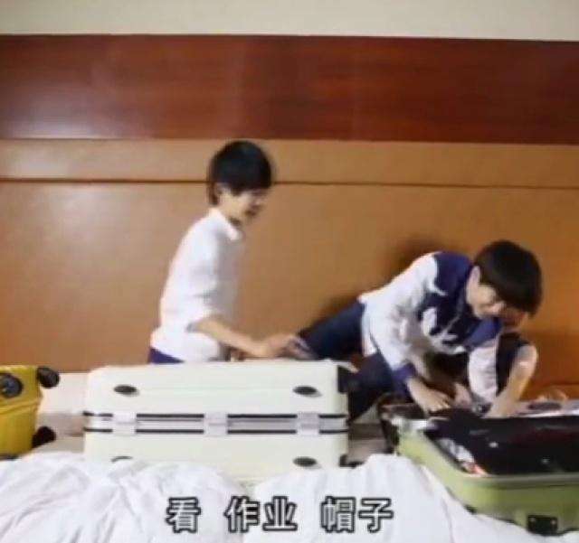 行李箱大揭秘：王俊凯考虑周全，鹿晗是十足的电玩控！