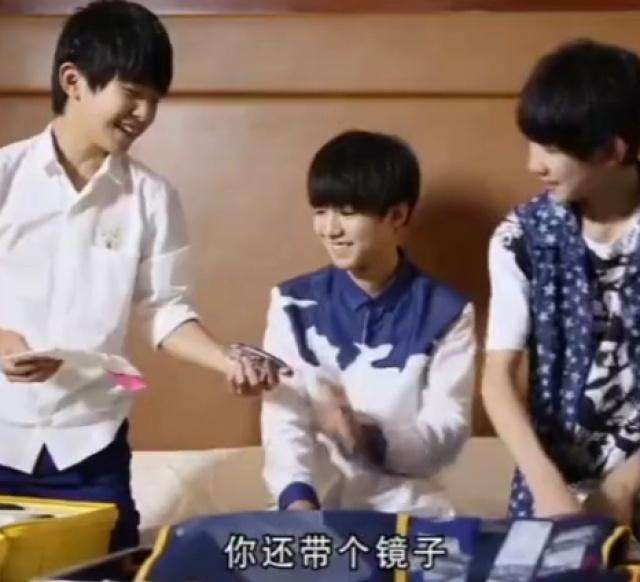 行李箱大揭秘：王俊凯考虑周全，鹿晗是十足的电玩控！