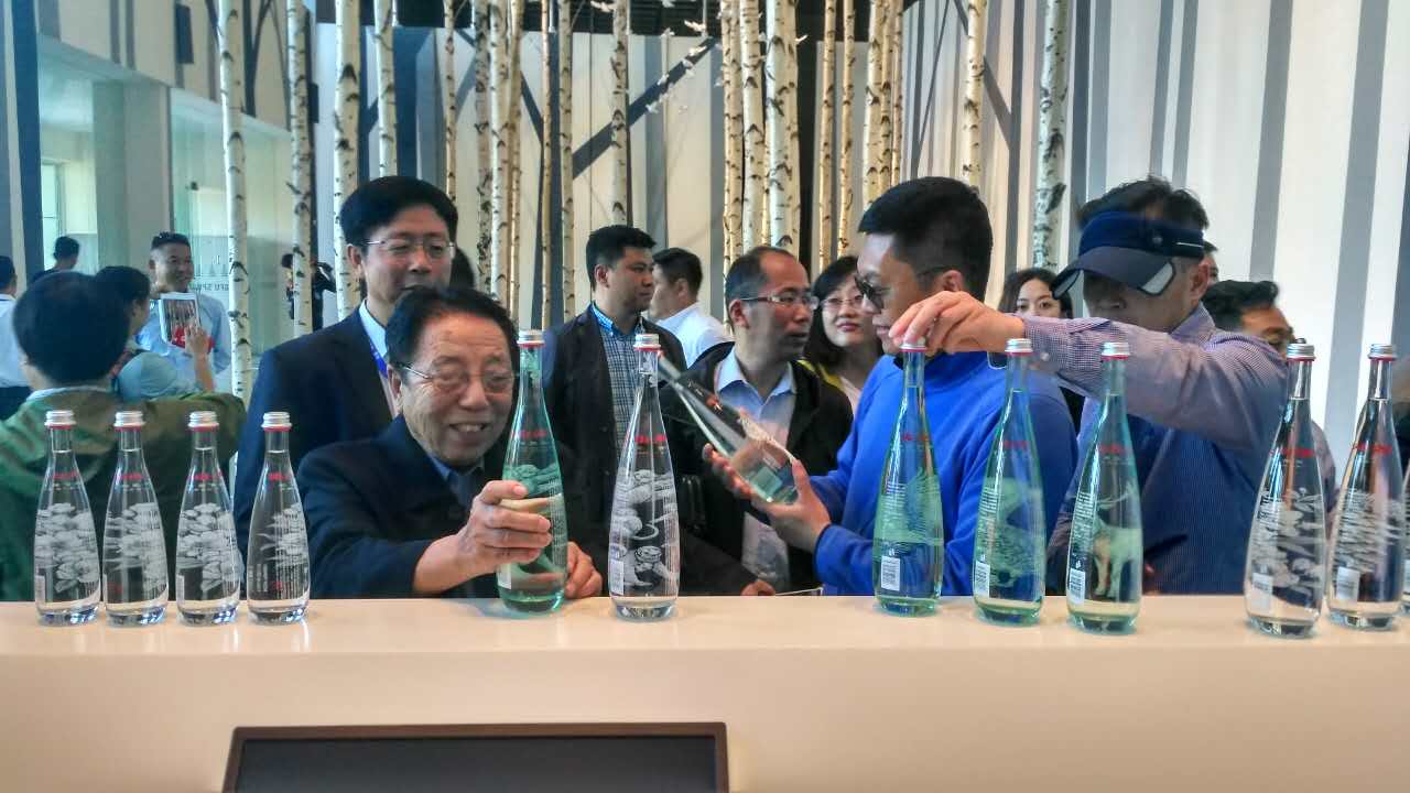 长白山矿泉水高峰论坛:“大咖”齐聚,论“泉”抚松