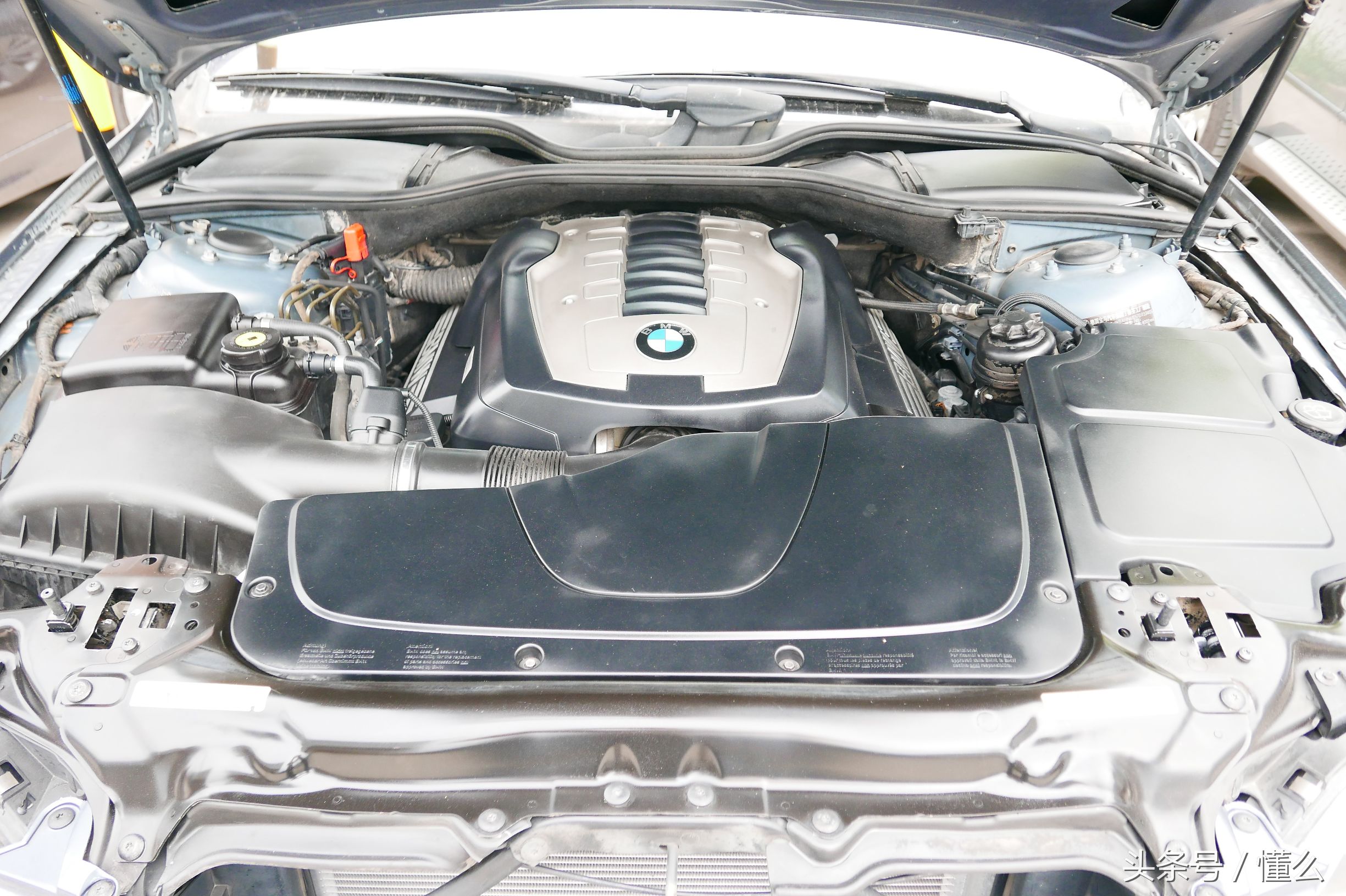 宝马7系m760深蓝色,宝马7系老款e66试驾