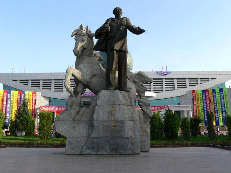 *疆新**第一县级市,拥有自己的211大学,连机场都有两座