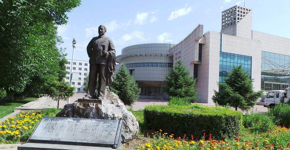 *疆新**第一县级市,拥有自己的211大学,连机场都有两座