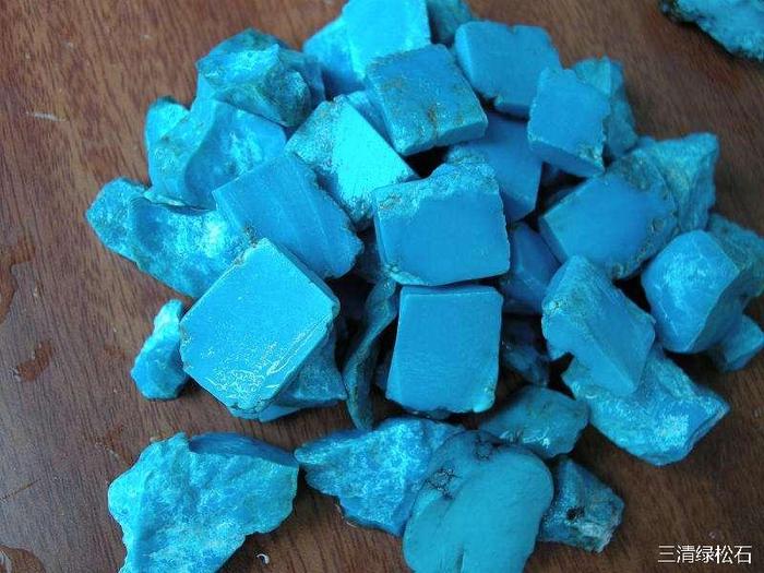 什么颜色原矿绿松石能出地狱色,纯天然原矿绿松石的价值和意义