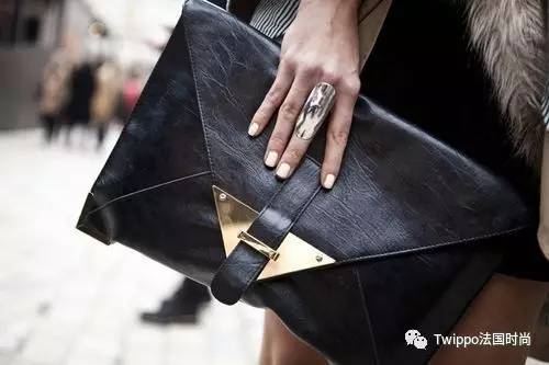 迷你小肩包,现在还流行小皮包包吗