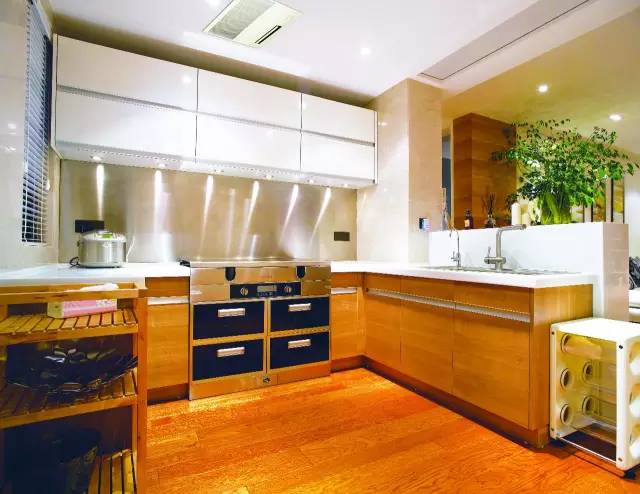 女王陛下请笑纳,对方说请女王陛下笑纳该怎么回