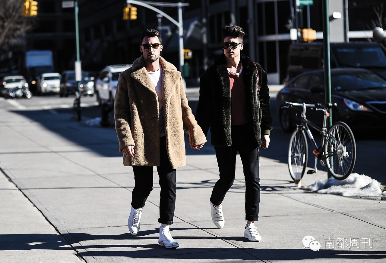 有一款很火爆的小白鞋,一双小白鞋子