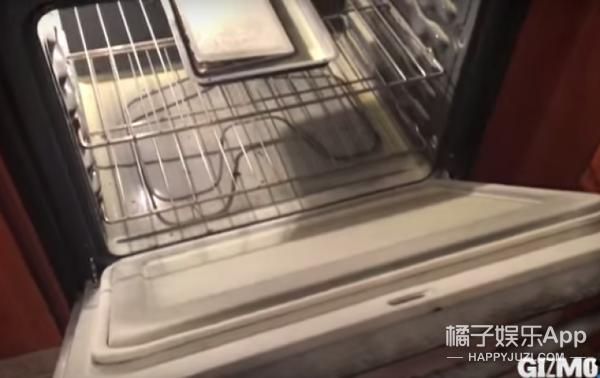 他把iPad放进烤箱：你猜苹果能禁得住“烤”验么？