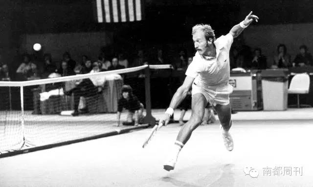 有一款很火爆的小白鞋,一双小白鞋子