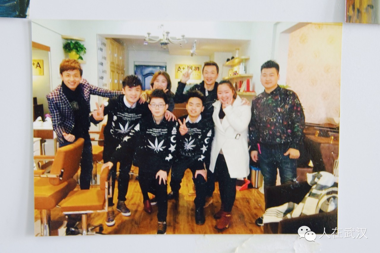 文末福利因为喜欢，他专注美发一做就是17年。