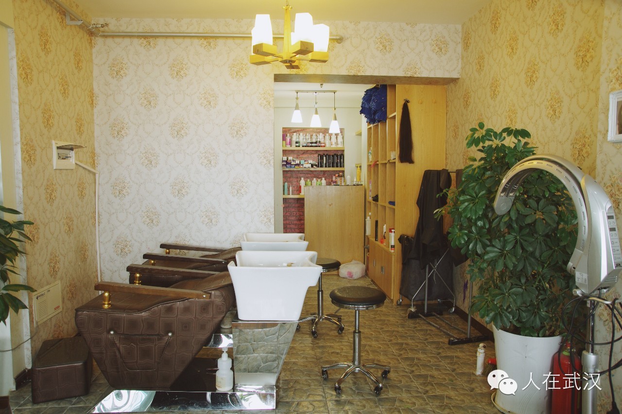 文末福利因为喜欢，他专注美发一做就是17年。