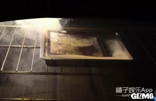 他把iPad放进烤箱：你猜苹果能禁得住“烤”验么？