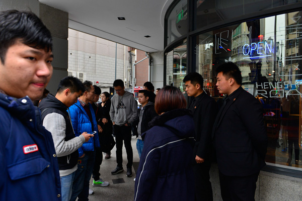 限量运动鞋被变脸后续,阿迪达斯大降价