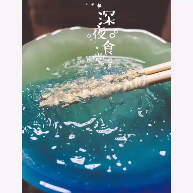 低头族别再谋杀颈椎了,学生经常低头颈椎危害案例