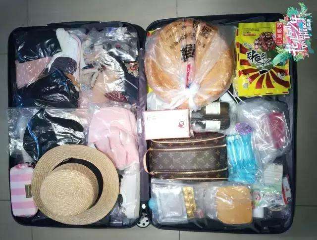 行李箱大揭秘：王俊凯考虑周全，鹿晗是十足的电玩控！