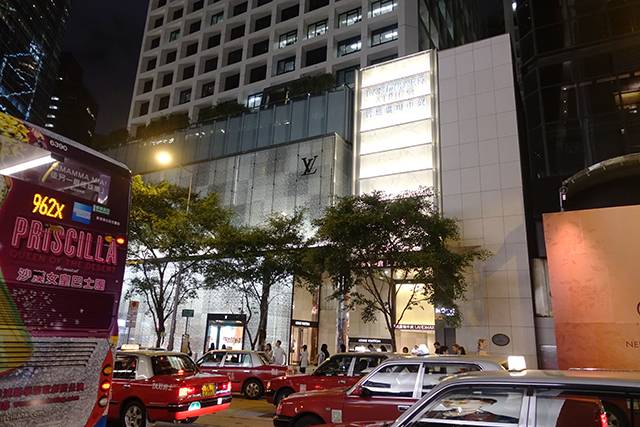 白天去逛迪斯尼,晚上香槟泡泡浴,女孩子去香港应该这么玩