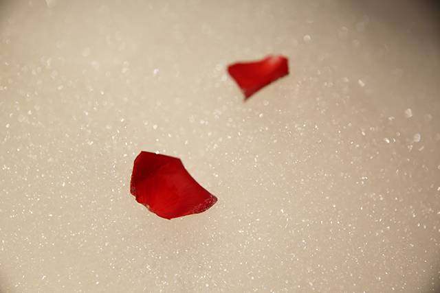 白天去逛迪斯尼,晚上香槟泡泡浴,女孩子去香港应该这么玩