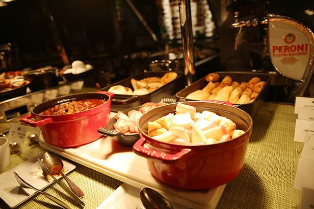 白天去逛迪斯尼,晚上香槟泡泡浴,女孩子去香港应该这么玩