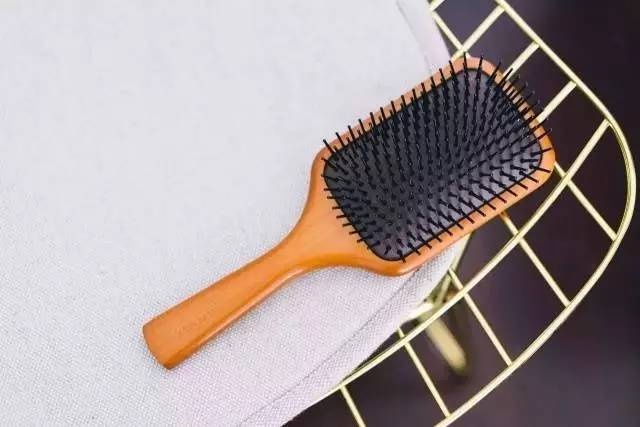 明星推荐的檀木梳子,最新款超级好用的梳子