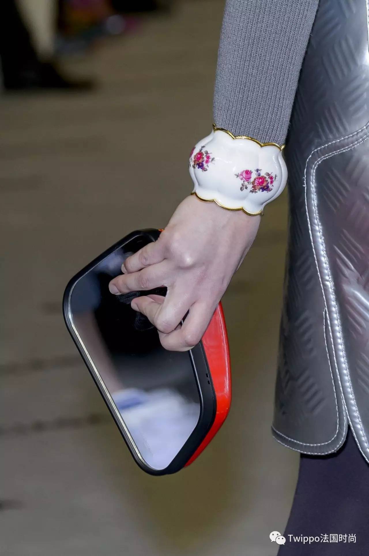 迷你小肩包,现在还流行小皮包包吗