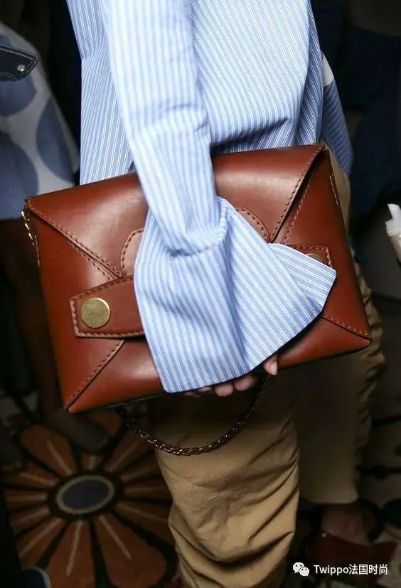 迷你小肩包,现在还流行小皮包包吗