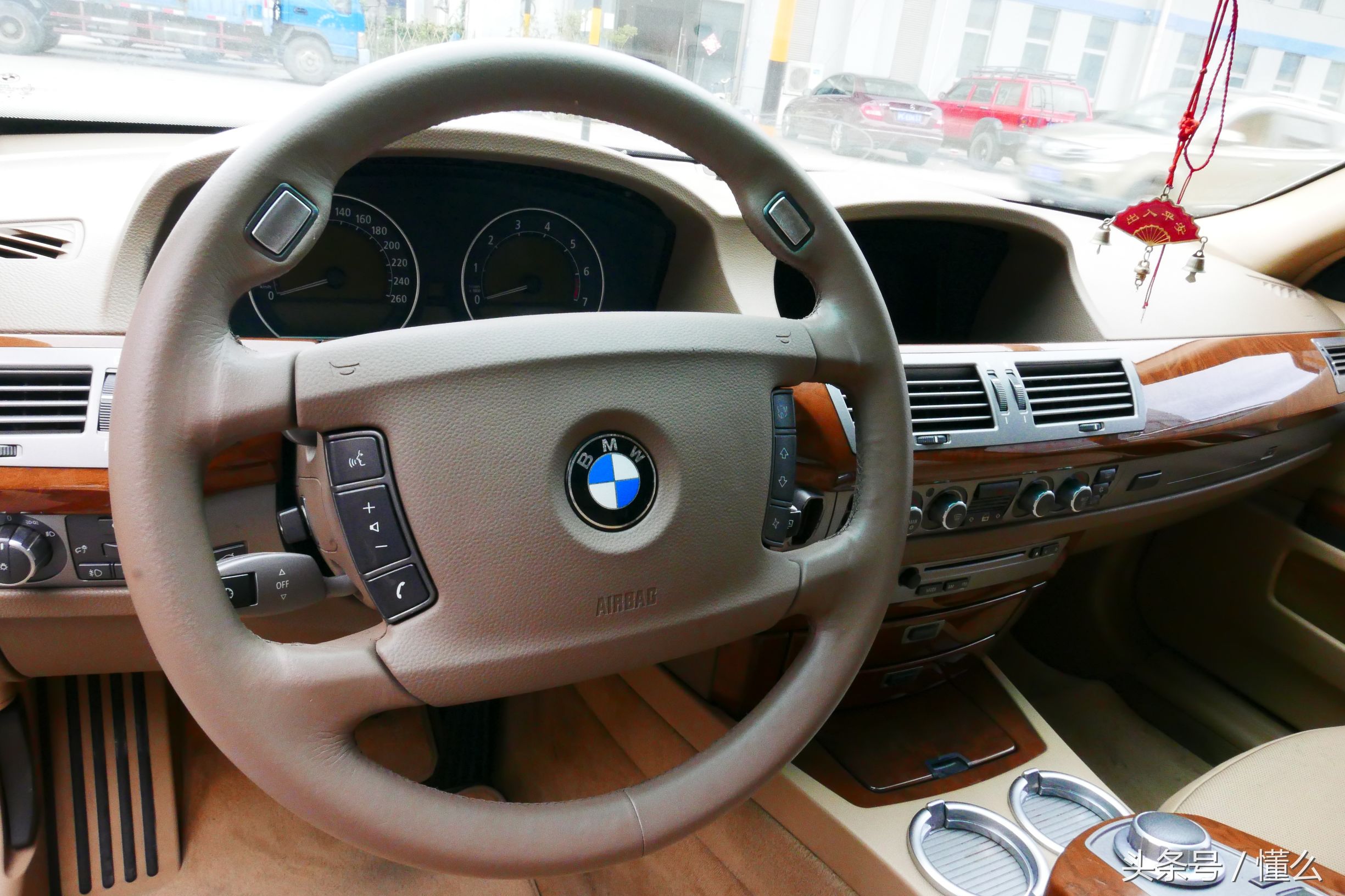 宝马7系m760深蓝色,宝马7系老款e66试驾