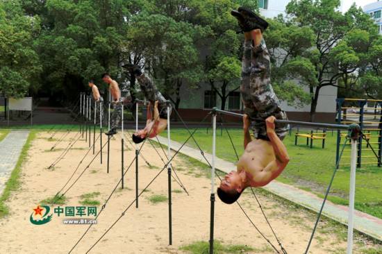 街健的几个经典动作,最难的街健动作合集