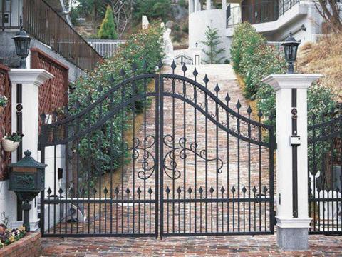 大门朝向风水有什么讲究的,院子大门的朝向西北风水