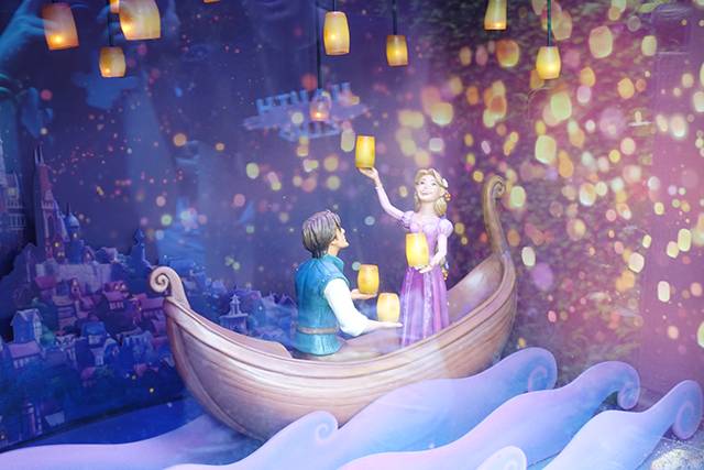 白天去逛迪斯尼,晚上香槟泡泡浴,女孩子去香港应该这么玩