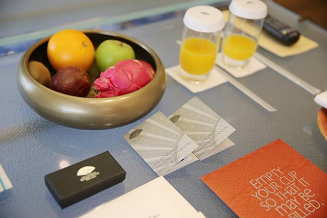 白天去逛迪斯尼,晚上香槟泡泡浴,女孩子去香港应该这么玩