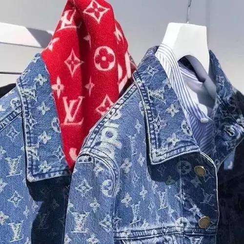 lv supreme联名硬箱470000 (supreme lv联名迷彩包多少钱)