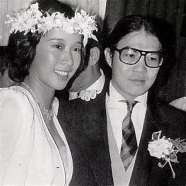 港姐70年：从豪门儿媳，到街边站台，背后是香港经济的大洗牌