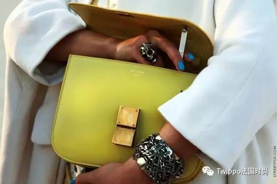 迷你小肩包,现在还流行小皮包包吗