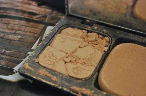 摔碎粉饼复原,摔碎的粉饼不要扔