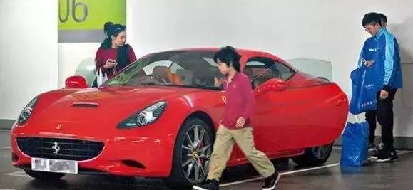 谢霆锋张柏芝法拉利,张柏芝开法拉利