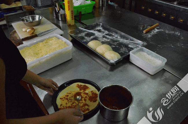 有颜值的披萨制作,合川女汉子