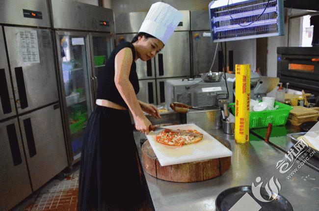 有颜值的披萨制作,合川女汉子