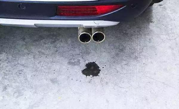 汽车排气管：排气的时候怎么还排出水来了