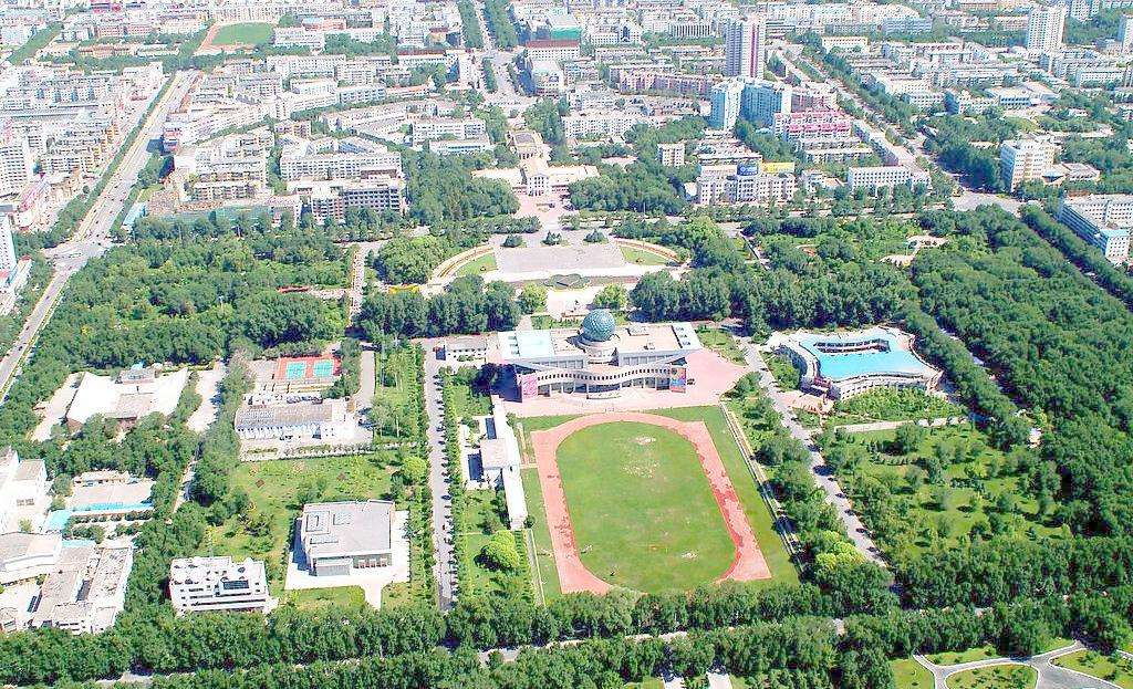 *疆新**第一县级市,拥有自己的211大学,连机场都有两座