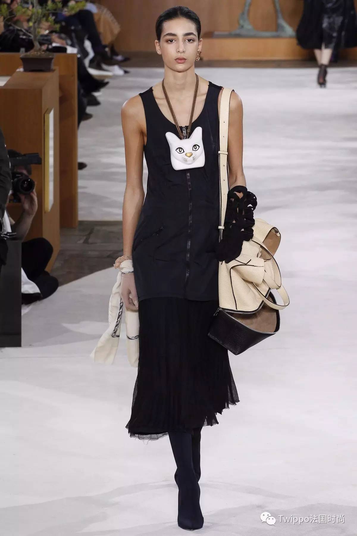 迷你小肩包,现在还流行小皮包包吗