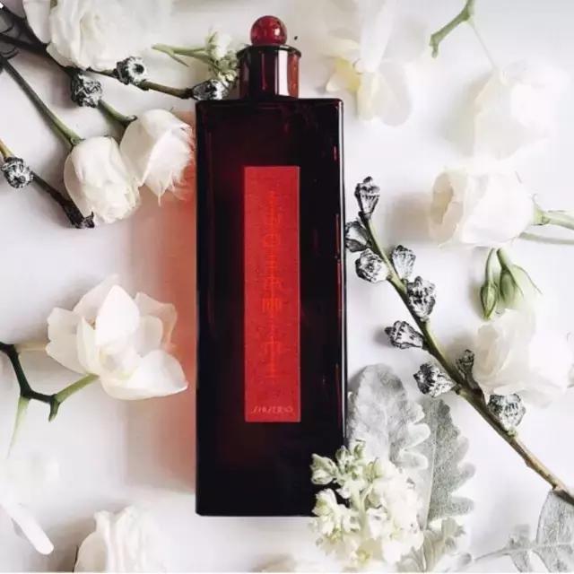 这个品牌曾经有多牛,这个品牌却悄悄走红