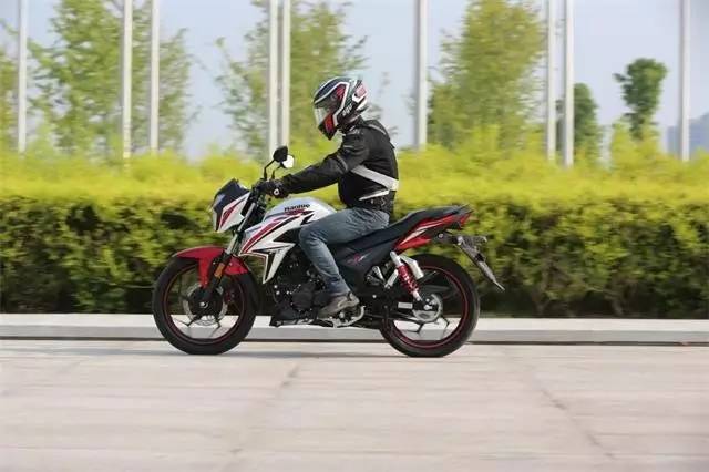 力帆kpr150和豪爵df150哪个好,豪爵df150适合年轻人吗