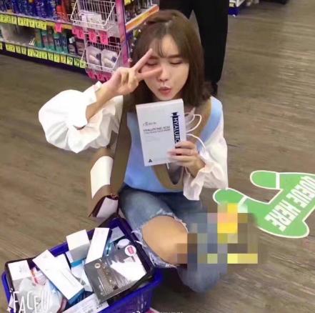 穆雅斓代购只拍不买被保安驱赶,丢脸澳洲被质疑卖假货!