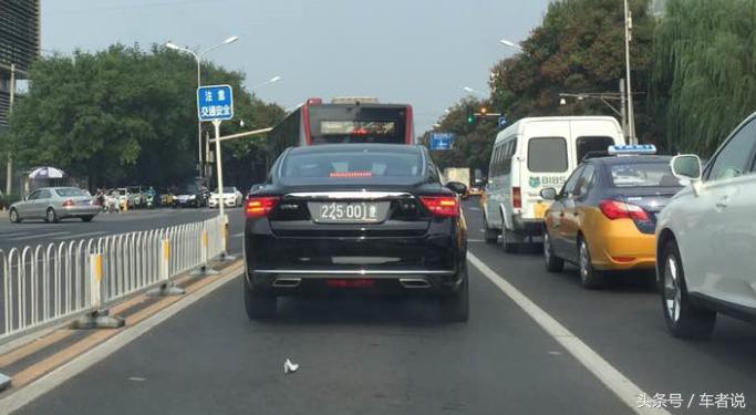 偶遇黑车牌,路遇黑色吉利博瑞