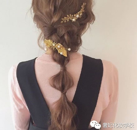 秋天适合戴帽子的编发教程中长发,适合秋天的新中式简单编发