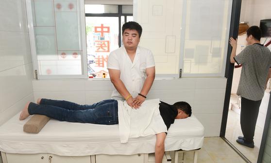 90后开公司半年赚500万,90后创业小伙一个月收入多少