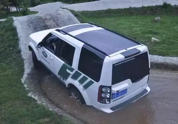 汽车排气管：排气的时候怎么还排出水来了