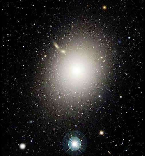 银河系的黑洞会吞噬整个星系吗,银河系旁边的星系有黑洞